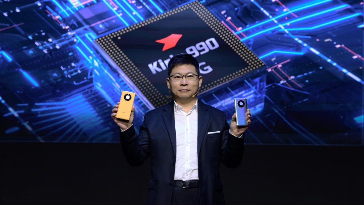 Executive Director and CEO of Huawei Consumer BG, Richard Yu, officially unveiling all the products, including Huawei Mate40 Series, during the Online Global Launch Event, yesterday. 