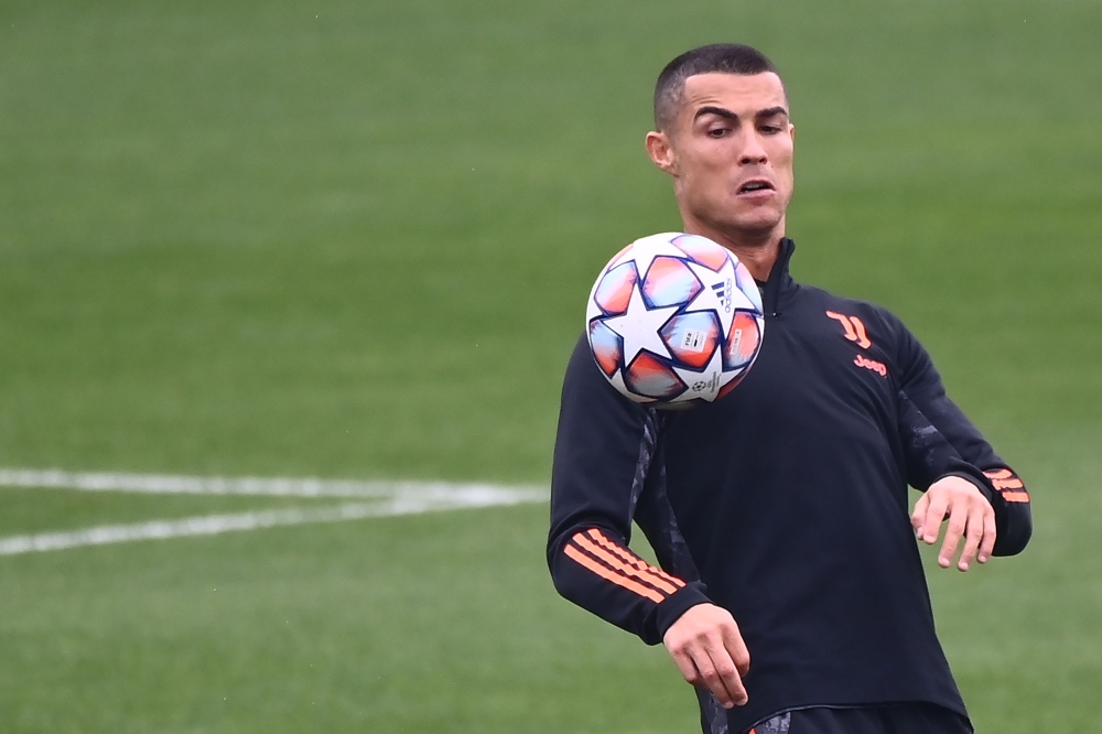 Juventus' Portuguese forward Cristiano Ronaldo controls a ball as he takes part in a training session at The 'Juventus Training Centre' in Turin on November 3, 2020, on the eve of the UEFA Champions League Group G football match between Ferencvaros and Ju