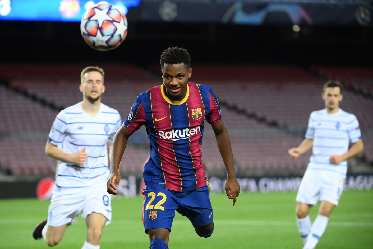 Barcelona's Spanish forward Ansu Fati goes for the ball during the UEFA Champions League group G football match between Barcelona and Dynamo Kiev at the Camp Nou stadium in Barcelona, on November 4, 2020. / AFP / LLUIS GENE
