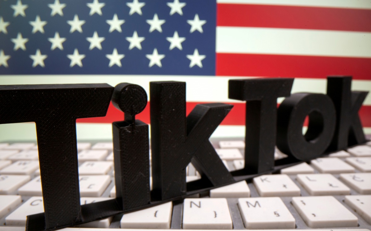 FILE PHOTO: A 3D printed Tiktok logo is placed on a keyboard in front of U.S. flag in this illustration taken October 6, 2020. Picture taken October 6, 2020. REUTERS/Dado Ruvic/Illustration/File Photo
