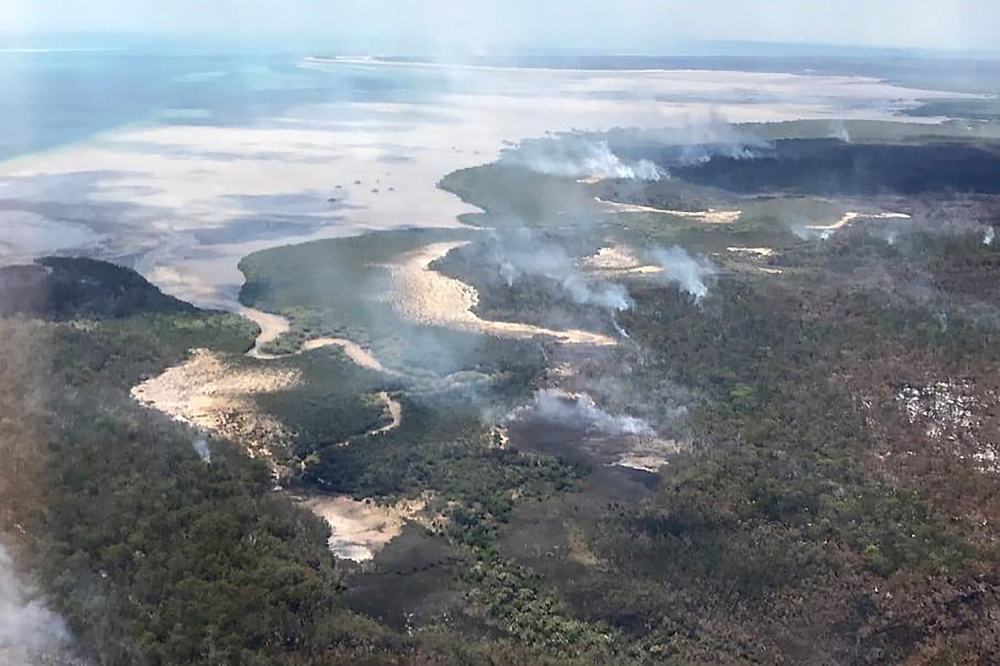 This handout picture taken on November 29, 2020, and released by the Queensland Fire and Emergency Services shows an aerial view of bushfires on Fraser Island, off Australia's east coast. AFP / Queensland Fire and Emergency Services 