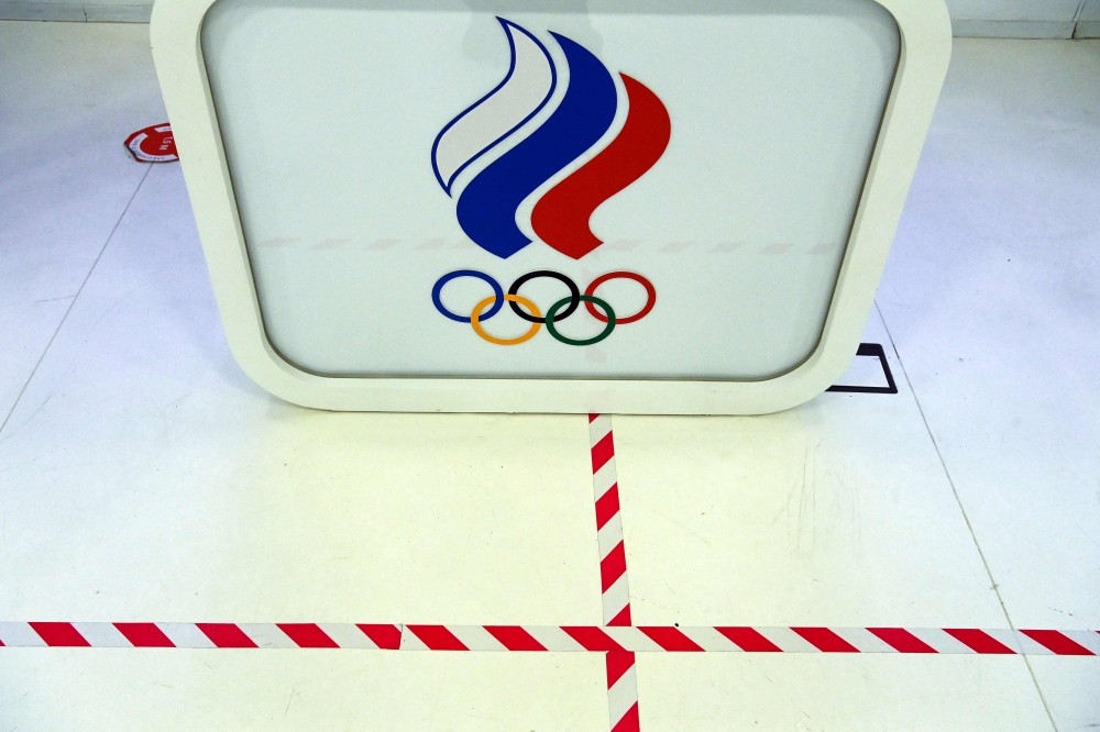 A picture shows the logo of the Russian Olympic Committee (ROC) inside its headquarters in Moscow on December 17, 2020. (AFP / Kirill KUDRYAVTSEV)