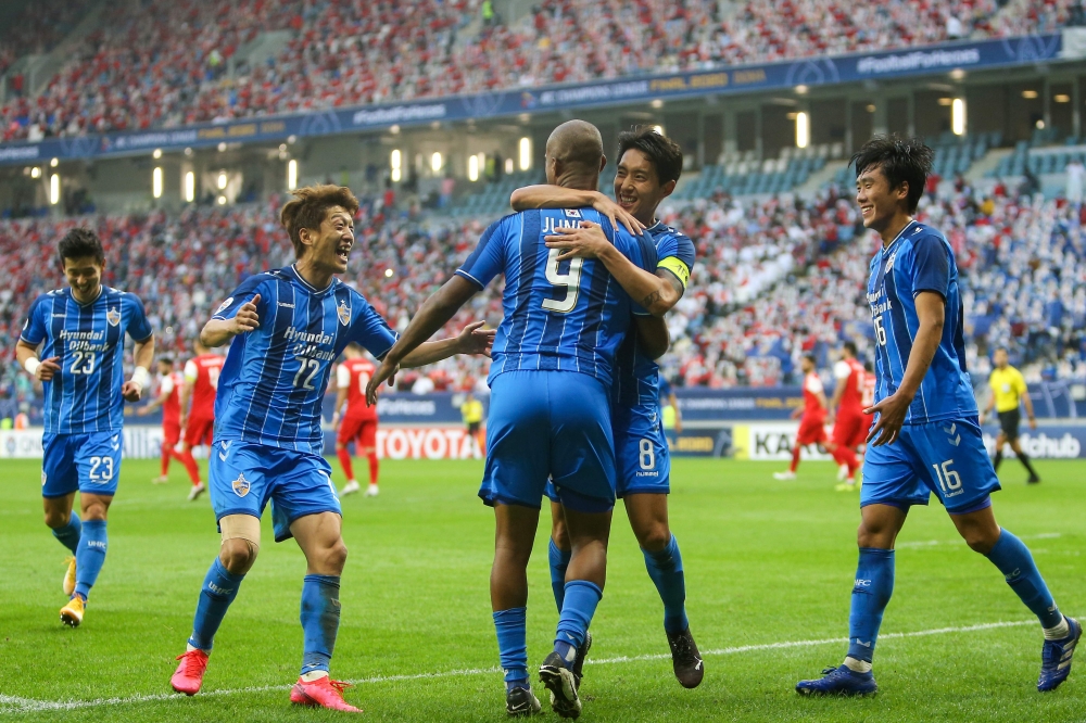 Ulsan's forward Junior Negrao (C) celebrates with his team after scoring during the AFC Champions League finals football match between Iran's Persepolis and Korea's Ulsan Hyundai on December 19, 2020 at the al-Janoub Stadium in the Qatari city of Al Wakra