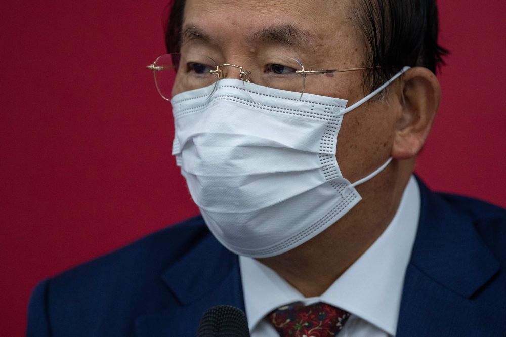 Tokyo 2020 Olympic Games CEO Toshiro Muto wears a face mask as he speaks during a press conference following a Tokyo 2020 Olympics Executive Board meeting in Tokyo on December 22, 2020. / AFP / POOL / Carl Court