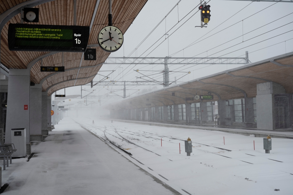 A view of an empty platform, as many trains have been canceled due to a snow storm, at the train station in Umea, eastern Sweden January 12, 2021. Picture taken January 12, 2021. Erik Abel/TT News Agency via REUTERS 