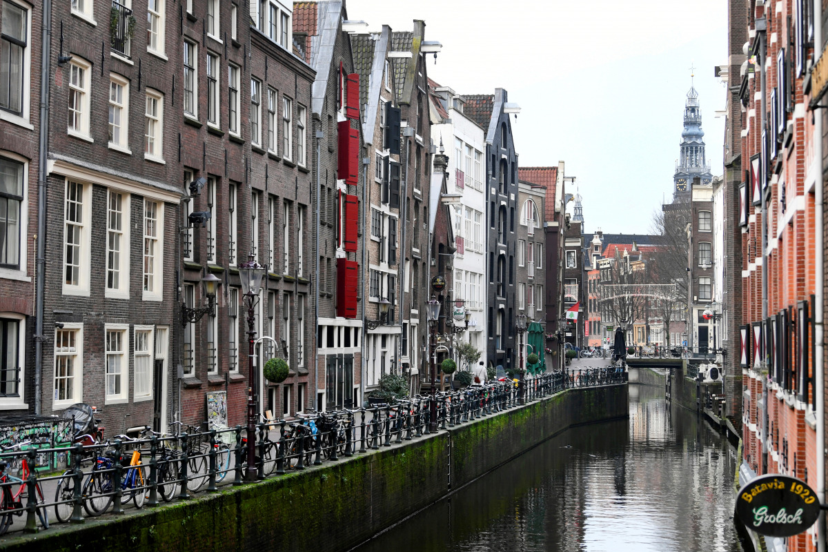 FILE PHOTO: An empty street is seen during lockdown as the spread of the coronavirus disease (COVID-19) continues in Amsterdam, Netherlands December 15 2020, REUTERS/Piroschka van de Wouw/File Photo/File Photo
