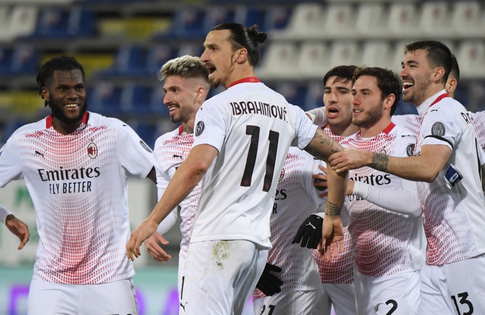 AC Milan's Zlatan Ibrahimovic celebrates scoring their second goal with teammates REUTERS/Alberto Lingria