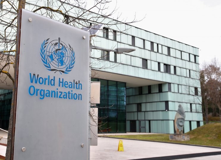 A logo is pictured outside a building of the World Health Organization (WHO) during an executive board meeting on update on the coronavirus outbreak, in Geneva, Switzerland, February 6, 2020. REUTERS/Denis Balibouse/File Photo