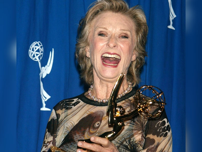 FILE PHOTO: Actress Cloris Leachman poses with the Emmy award she won for Outstanding Guest Actress in a Comedy series for her role in 
