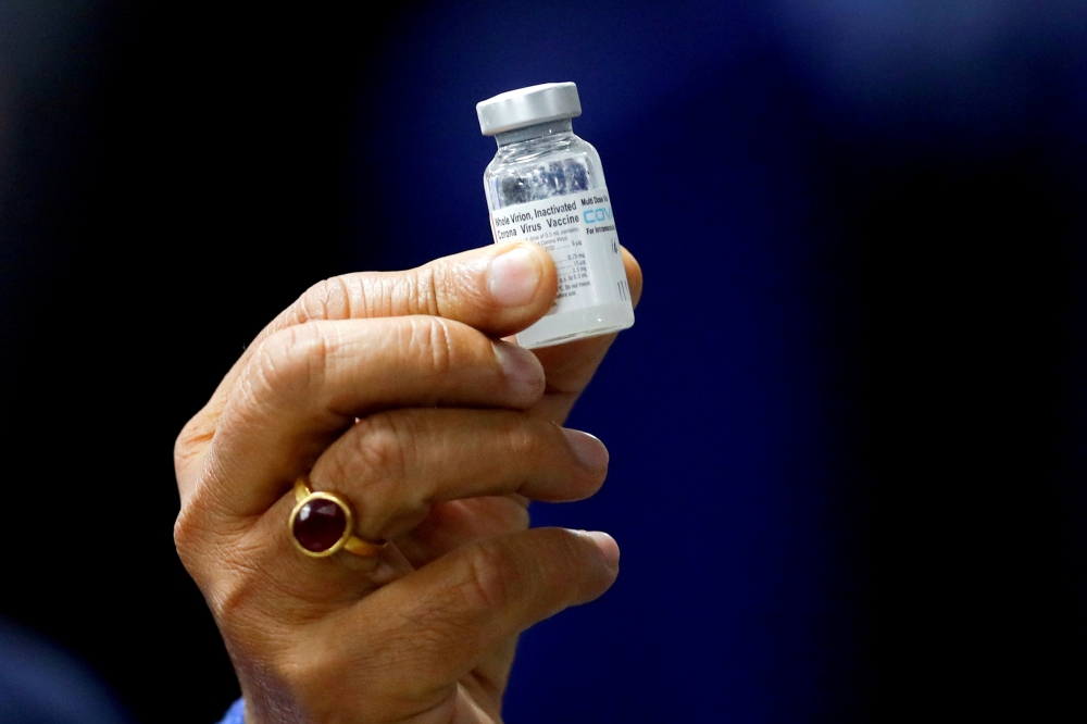 Indian Health Minister Harsh Vardhan holds a dose of Bharat Biotech's COVID-19 vaccine called COVAXIN, during a vaccination campaign at All India Institute of Medical Sciences (AIIMS) hospital in New Delhi, India, January 16, 2021. Reuters/Adnan Abidi/Fil