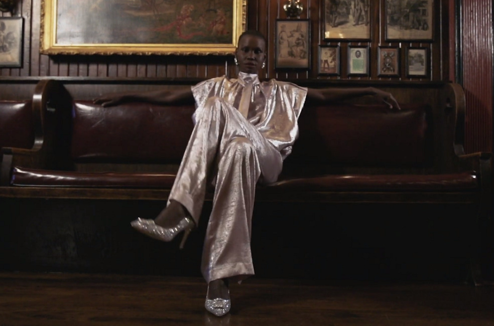 TWITTER: @BadgleyMischka