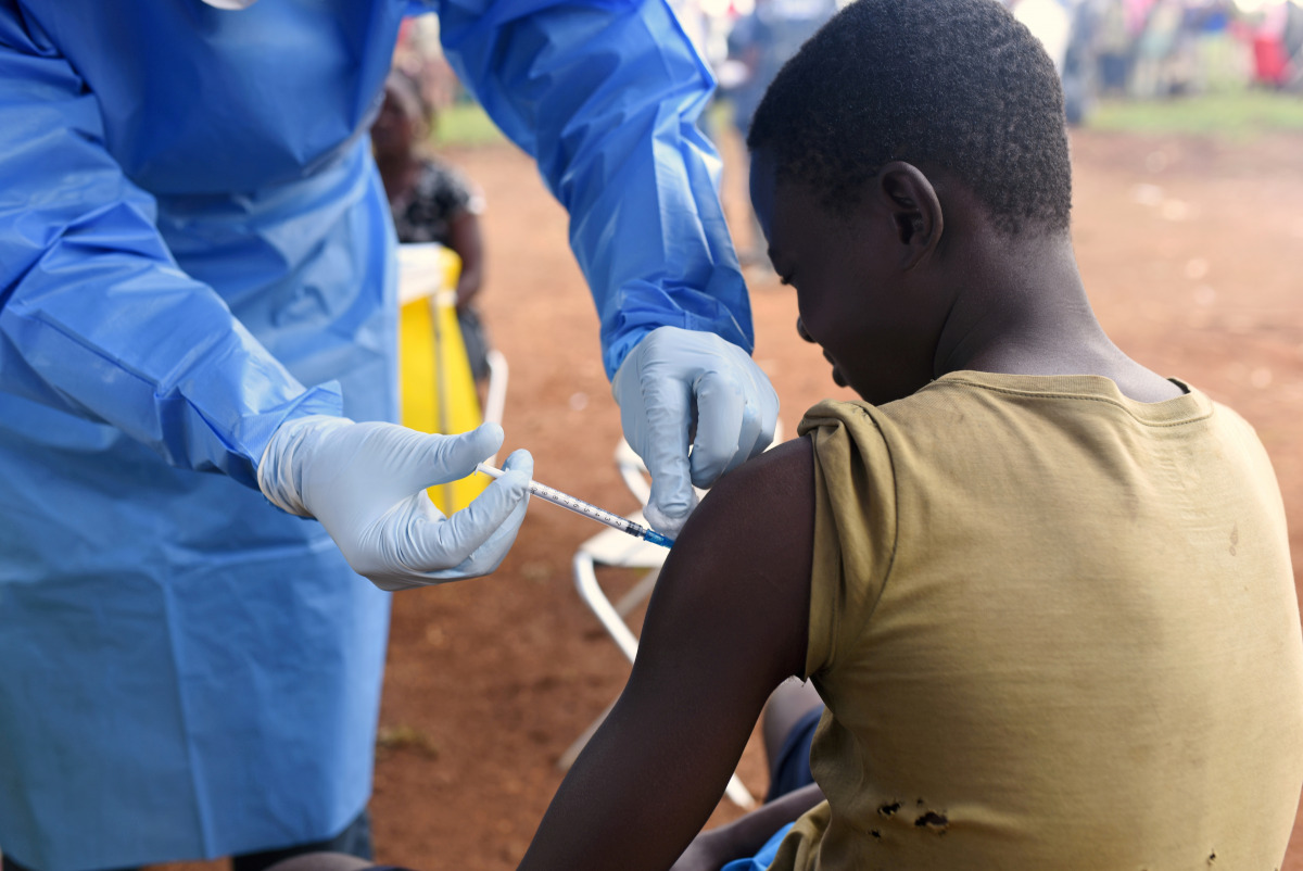 FILE PHOTO: A Congolese health worker administers Ebola vaccine to a boy who had contact with an Ebola sufferer in the village of Mangina in North Kivu province of the Democratic Republic of Congo, August 18, 2018. REUTERS/Olivia Acland//File Photo
