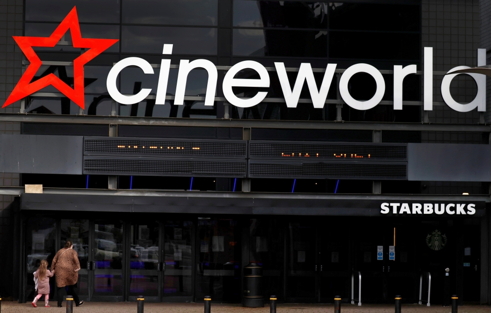 People enter a Cineworld cinema following the outbreak of the coronavirus disease (COVID-19) near Manchester, Britain, October 4, 2020. REUTERS/Phil Noble/File Photo