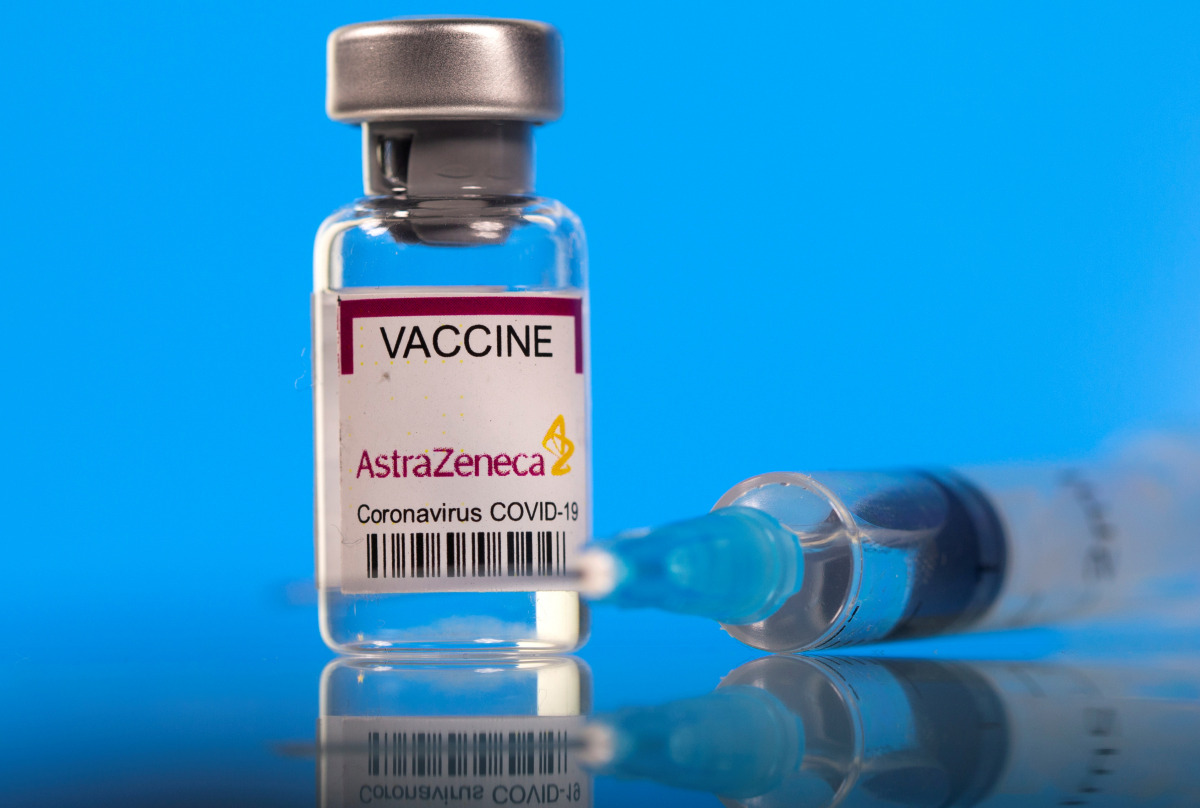 FILE PHOTO: A vial labelled with the Astrazeneca coronavirus disease (COVID-19) vaccine is seen in this illustration picture taken March 19, 2021. REUTERS/Dado Ruvic/Illustration//File Photo
