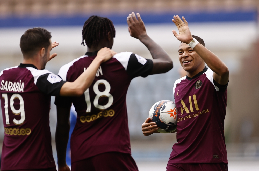 Paris St Germain's Moise Kean celebrates scoring their third goal with teammate Kylian Mbappe REUTERS/Christian Hartmann

