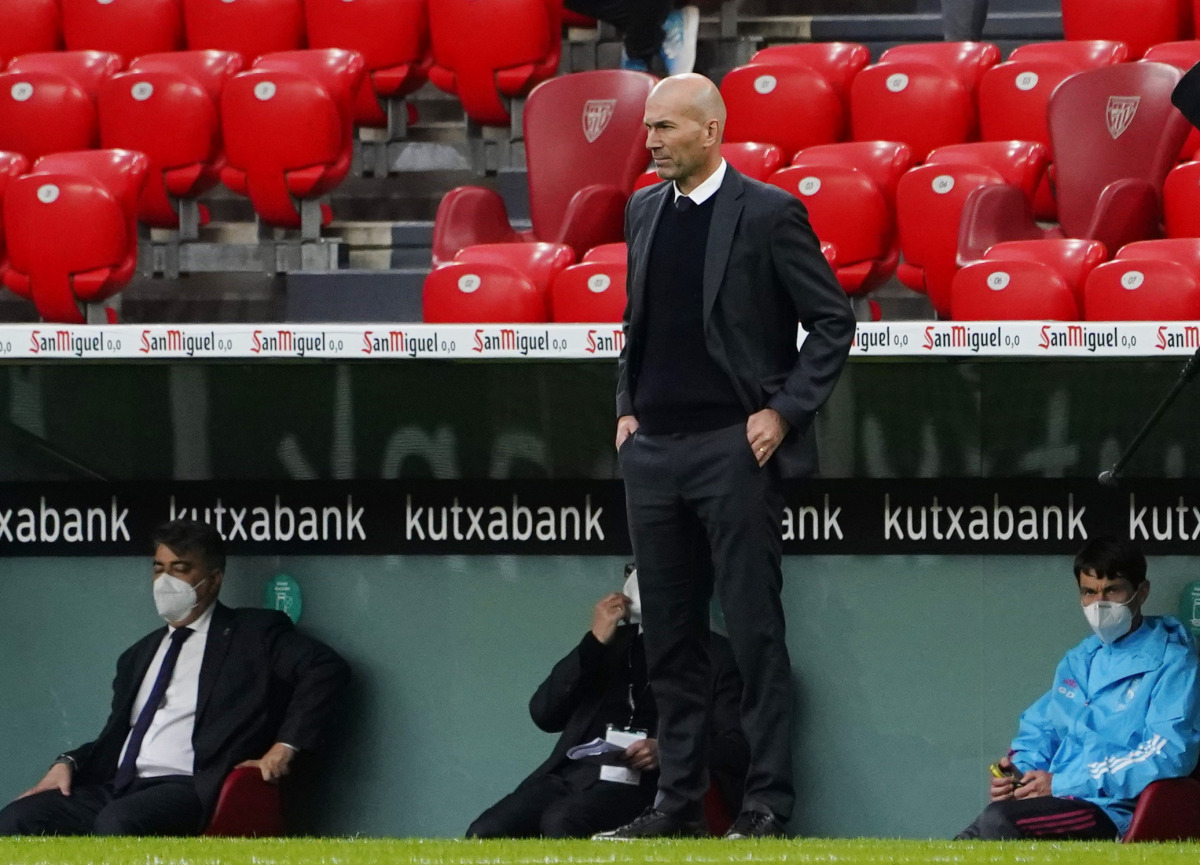 Soccer Football - La Liga Santander - Athletic Bilbao v Real Madrid - San Mames, Bilbao, Spain - May 16, 2021 Real Madrid coach Zinedine Zidane REUTERS/Vincent West
