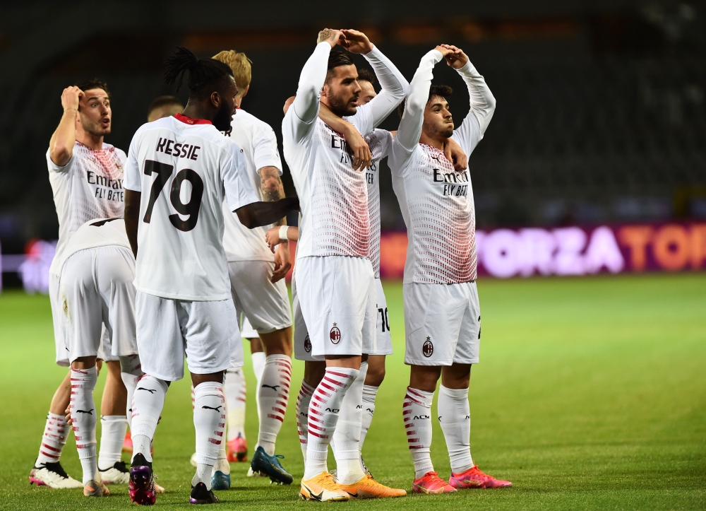AC Milan's Theo Hernandez celebrates scoring their first goal with teammates REUTERS/Massimo Pinca
