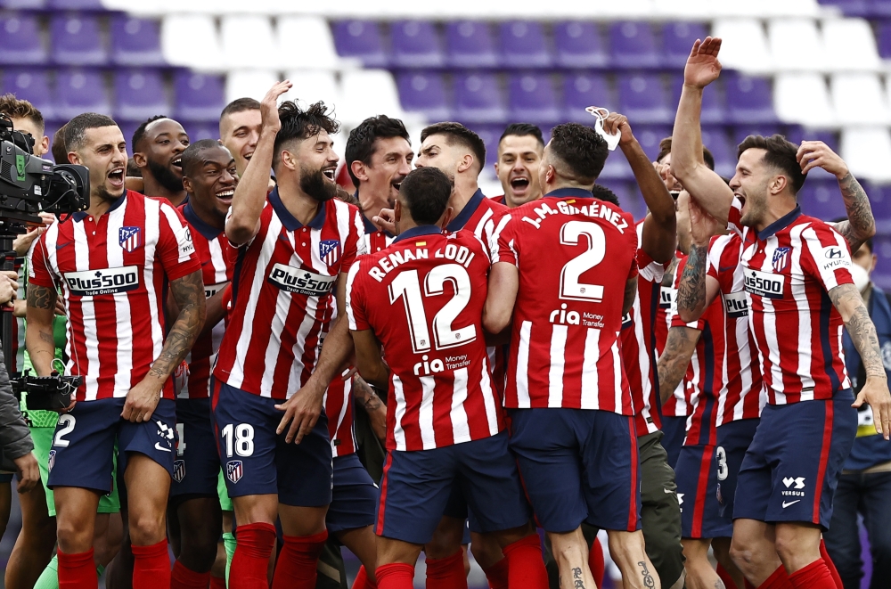 Atletico Madrid players celebrate winning La Liga Santander REUTERS/Juan Medina