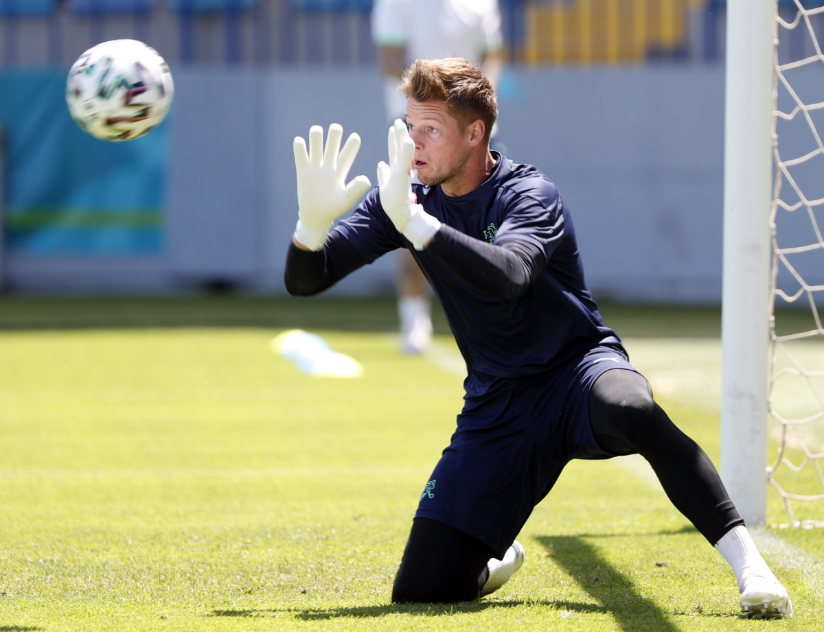 Soccer Football - Euro 2020 - Switzerland Training - Dalga Arena, Baku, Azerbaijan - June 11, 2021 Switzerland's Jonas Omlin during training REUTERS/Valentyn Ogirenko

