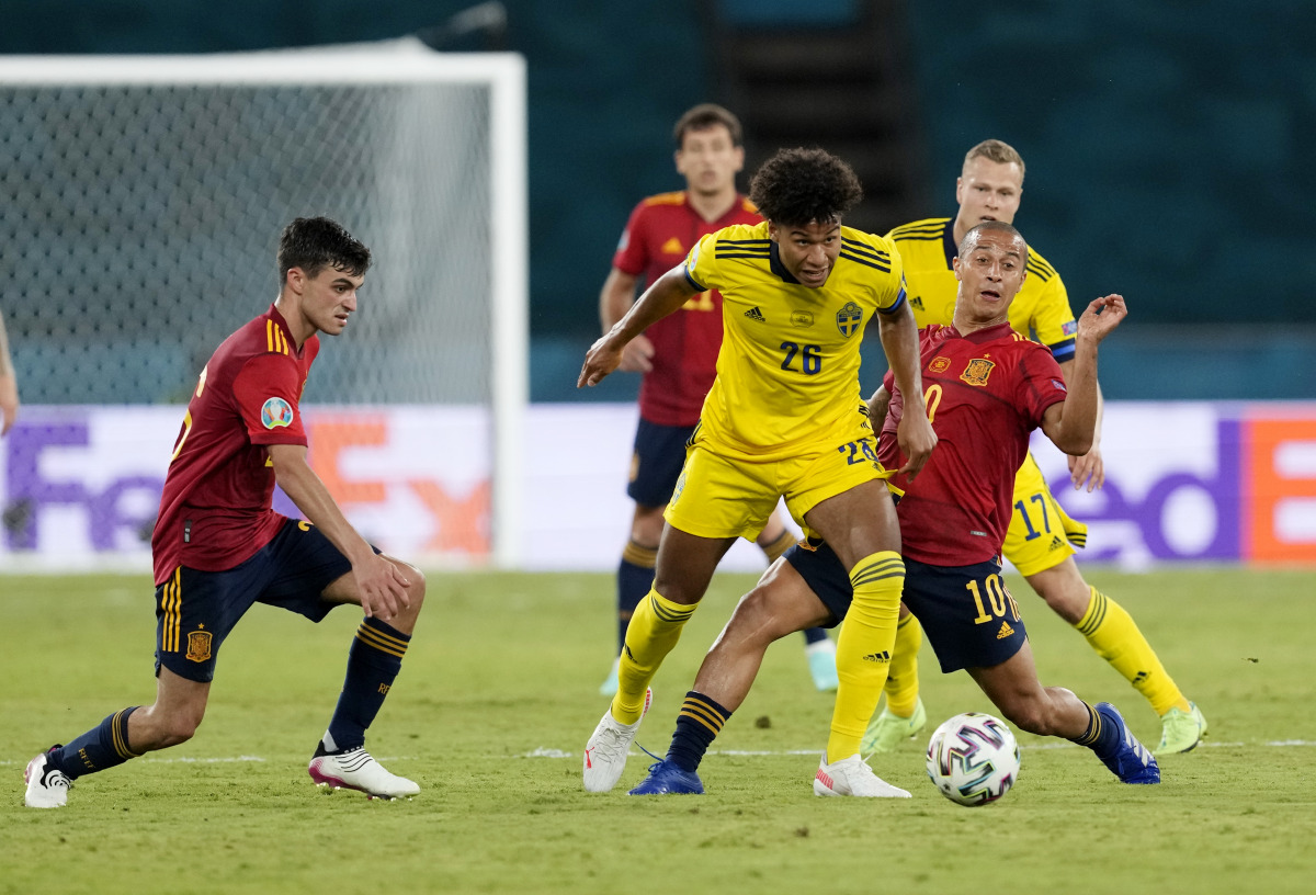 Soccer Football - Euro 2020 - Group E - Spain v Sweden - La Cartuja, Seville, Spain - June 14, 2021 Sweden's Jens Cajuste in action with Spain's Thiago Pool via REUTERS/Thanassis Stavrakis
