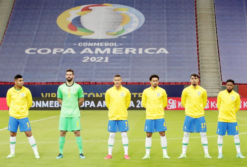 Brazil players lineup before a match (REUTERS/Henry Romero)