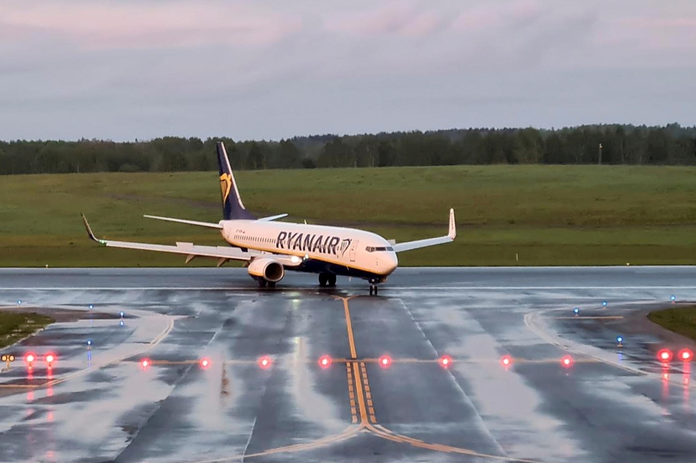 A Ryanair aircraft, which was carrying Belarusian dissident journalist Roman Protasevich and diverted to Belarus, lands at Vilnius Airport in Vilnius, Lithuania May 23, 2021. Reuters/Andrius Sytas/File Photo