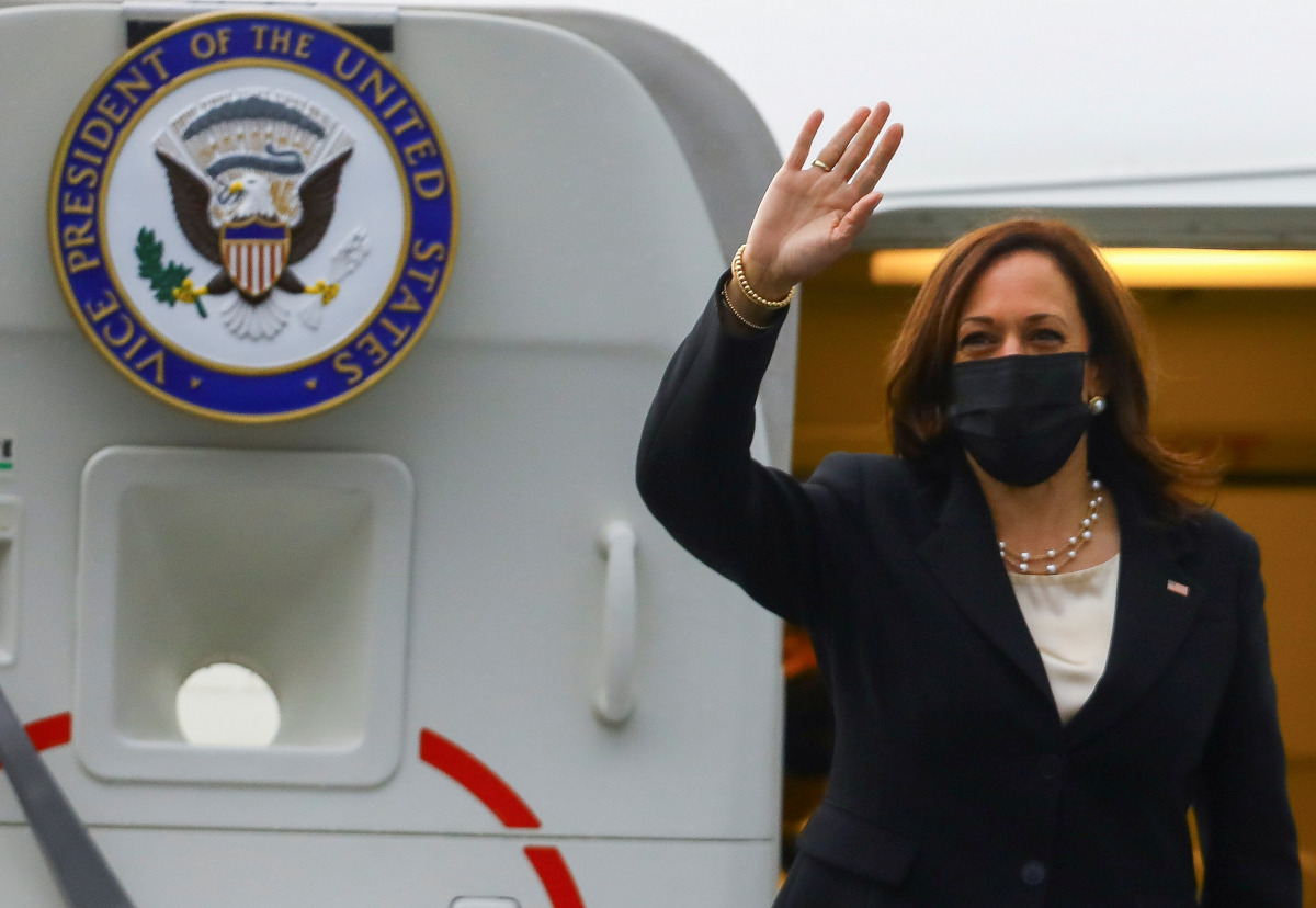 FILE PHOTO: U.S. Vice President Kamala Harris waves as she boards Air Force Two at Benito Juarez International airport following her first international trip as Vice President to Guatemala and Mexico, in Mexico June 8, 2021. REUTERS/Edgard Garrido/File Ph