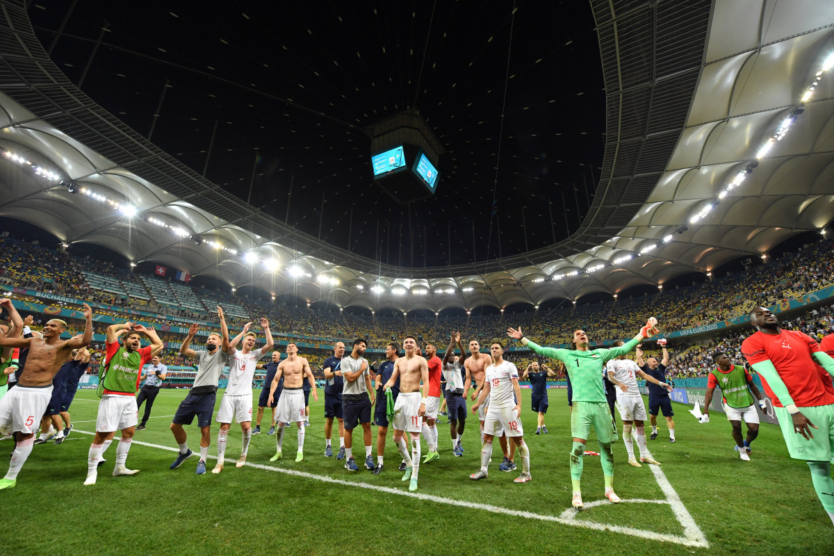 Soccer Football - Euro 2020 - Round of 16 - France v Switzerland - National Arena Bucharest, Bucharest, Romania - June 29, 2021 Switzerland players celebrates after the match Pool via REUTERS/Justin Setterfield
