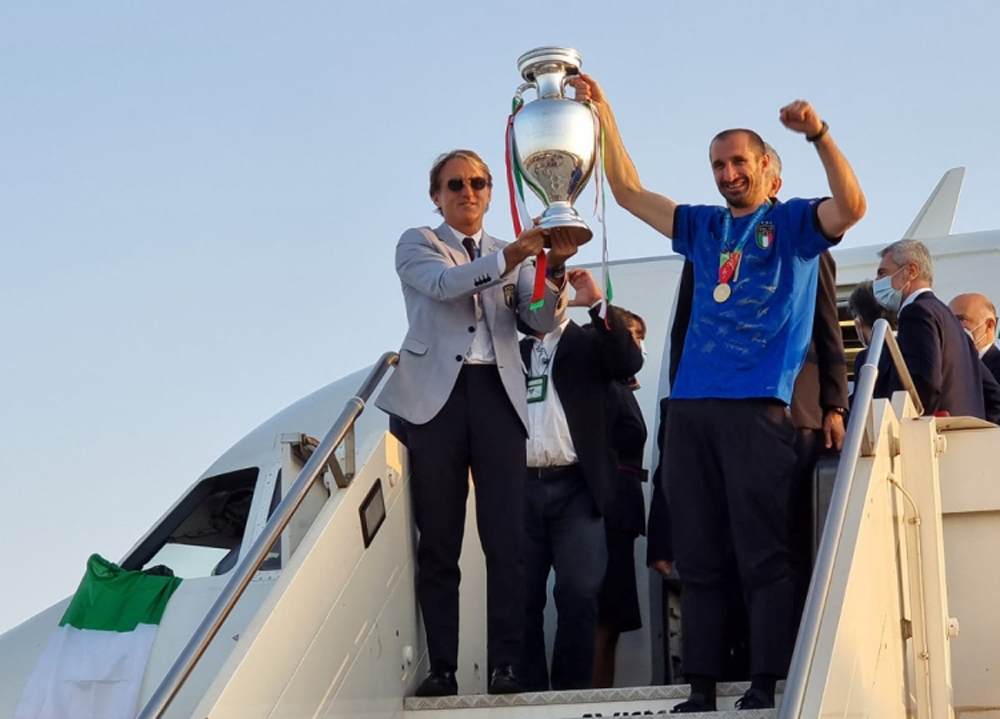 taly coach Roberto Mancini and captain Giorgio Chiellini walk down steps of a plane holding the Euro 2020 cup at Fiumicino airport near Rome, Italy, July 12, 2021.