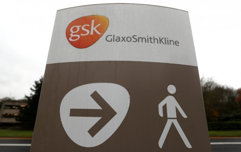 FILE PHOTO:A GlaxoSmithKline (GSK) logo is seen at the GSK research centre in Stevenage, Britain November 26, 2019. REUTERS/Peter Nicholls/File Photo
