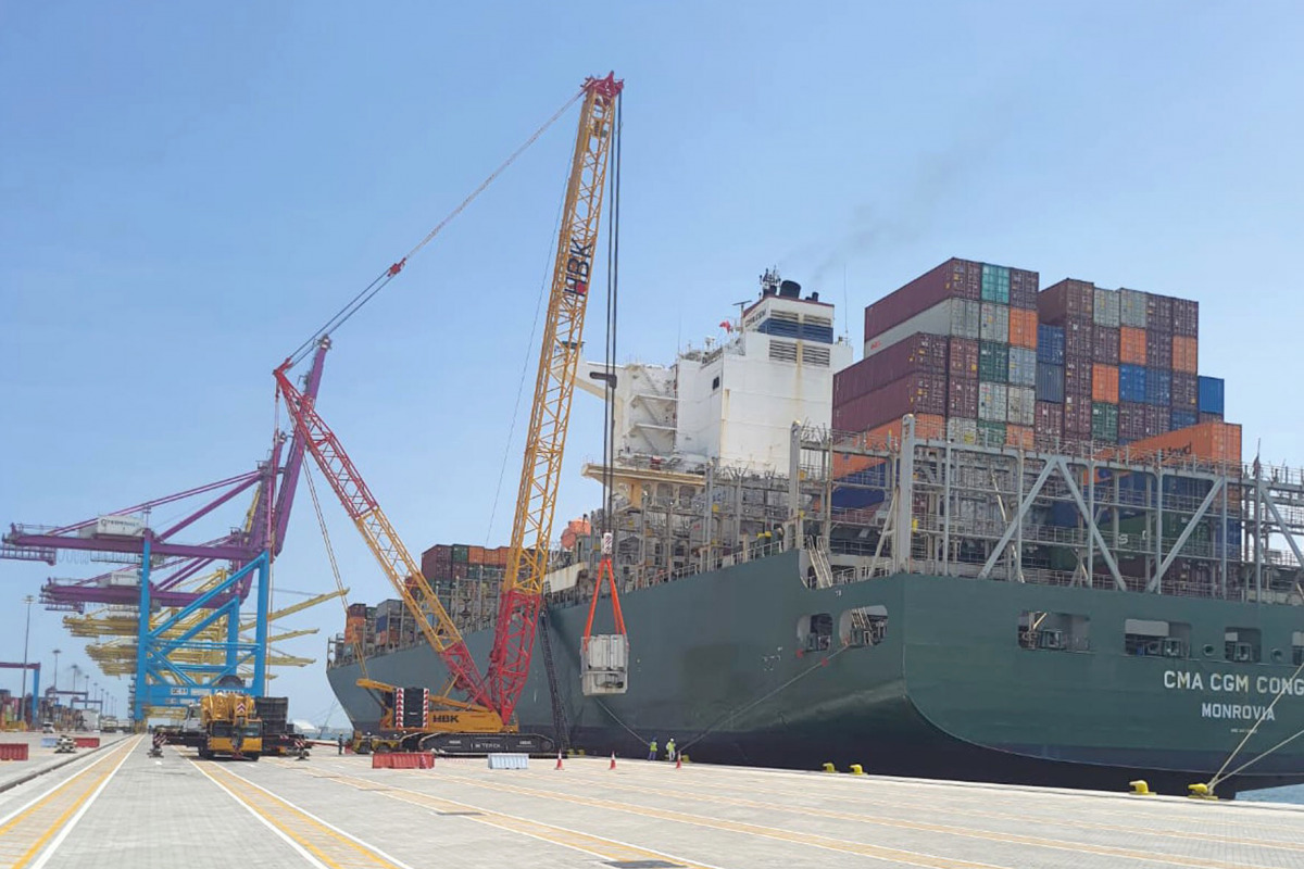 A transformer weighing 163,000kgs being discharged at Hamad Port