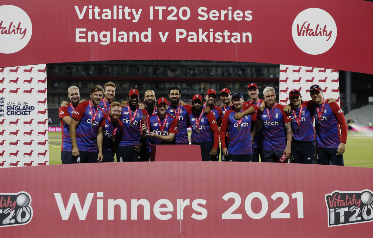 Cricket - Third Twenty20 International - England v Pakistan - Emirates Old Trafford, Manchester, Britain - July 20, 2021 England team celebrate winning the match and the series Action Images via Reuters/Lee Smith
