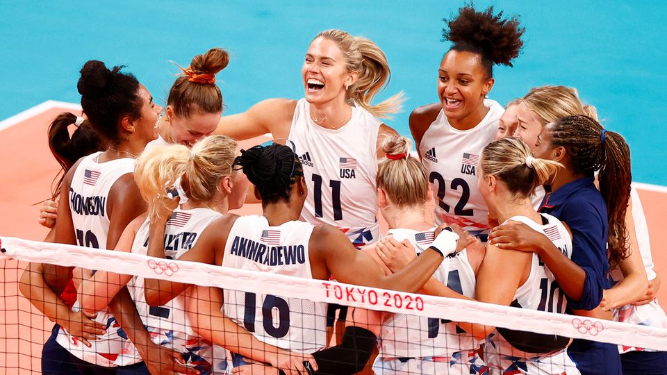 Tokyo 2020 Olympics - Volleyball - Women's Pool B - China v United States - Ariake Arena, Tokyo, Japan – July 27, 2021. Andrea Drews of the United States celebrates with teammates. REUTERS/Carlos Garcia Rawlins