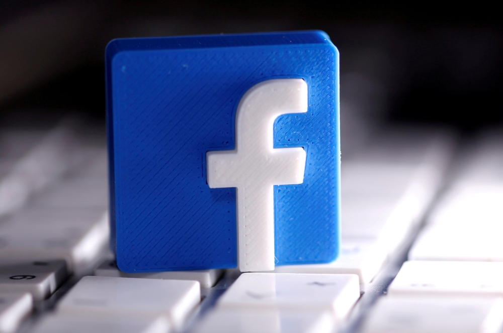 A 3D-printed Facebook logo is seen placed on a keyboard in this illustration taken March 25, 2020. REUTERS/Dado Ruvic/Illustration/File Photo/File Photo