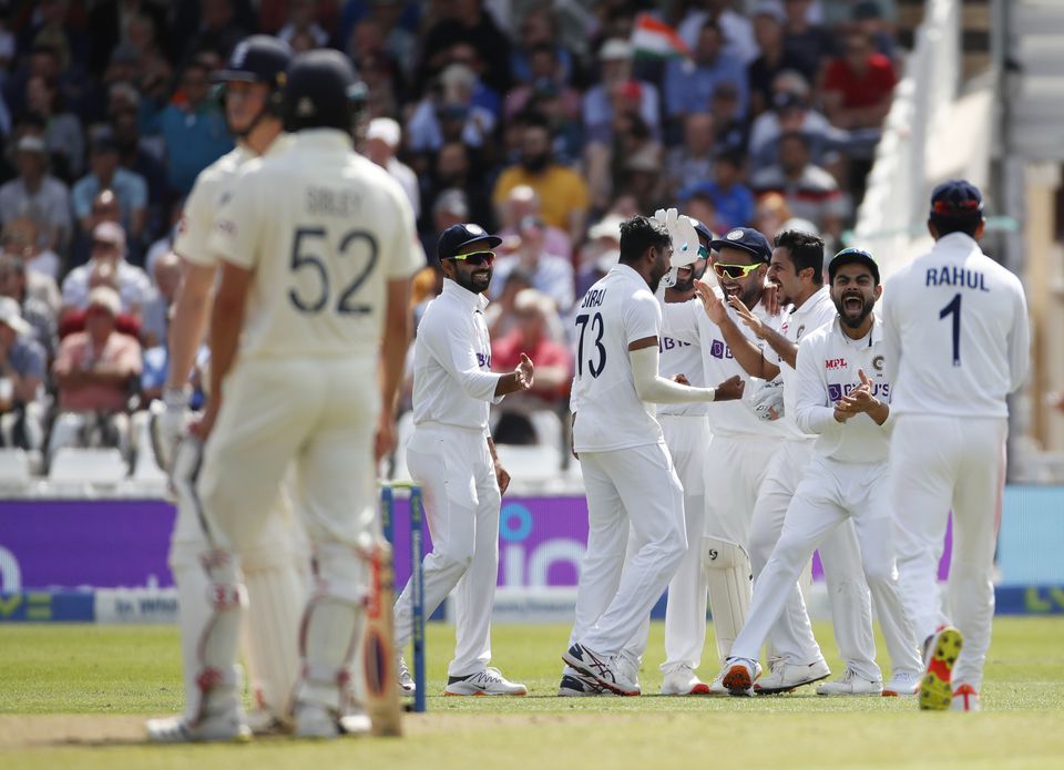 Cricket - First Test - England v India - Trent Bridge, Nottingham, Britain - August 4, 2021 India's Mohammed Siraj celebrates taking the wicket of England's Zak Crawley with teammates Action Images via Reuters/Paul Childs
Cricket - First Test - England v