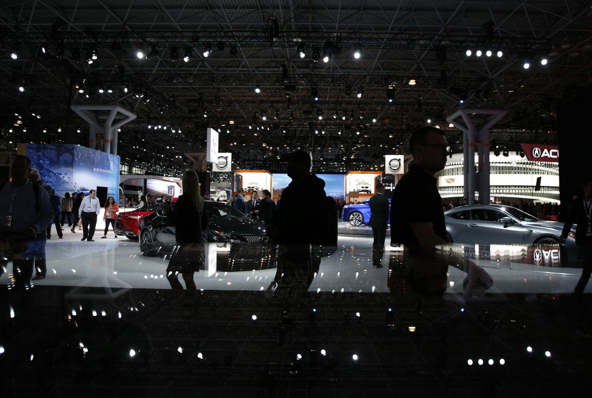 FILE PHOTO:  Media members and workers are seen on the floor during a press preview day at the New York Auto Show in the Manhattan borough of New York City, New York, U.S., March 28, 2018. REUTERS/Brendan McDermid