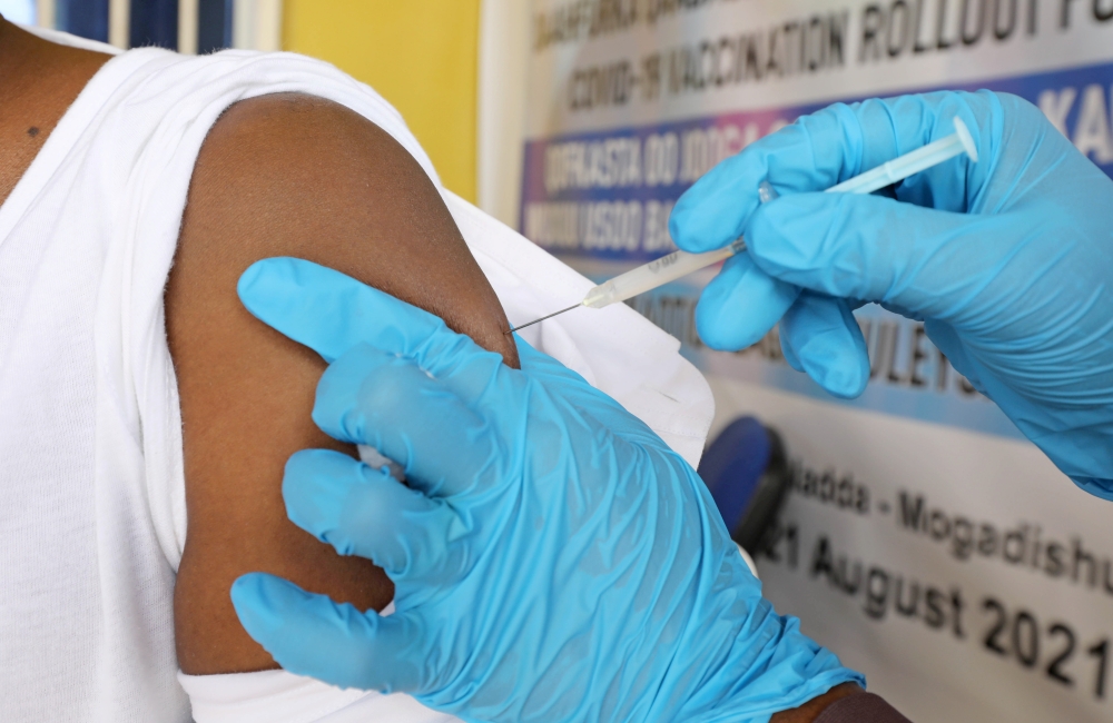 A Somali healthcare worker receives a vaccine against coronavirus disease (COVID-19) pandemic in Mogadishu, Somalia August 21, 2021 Reuters/Feisal Omar