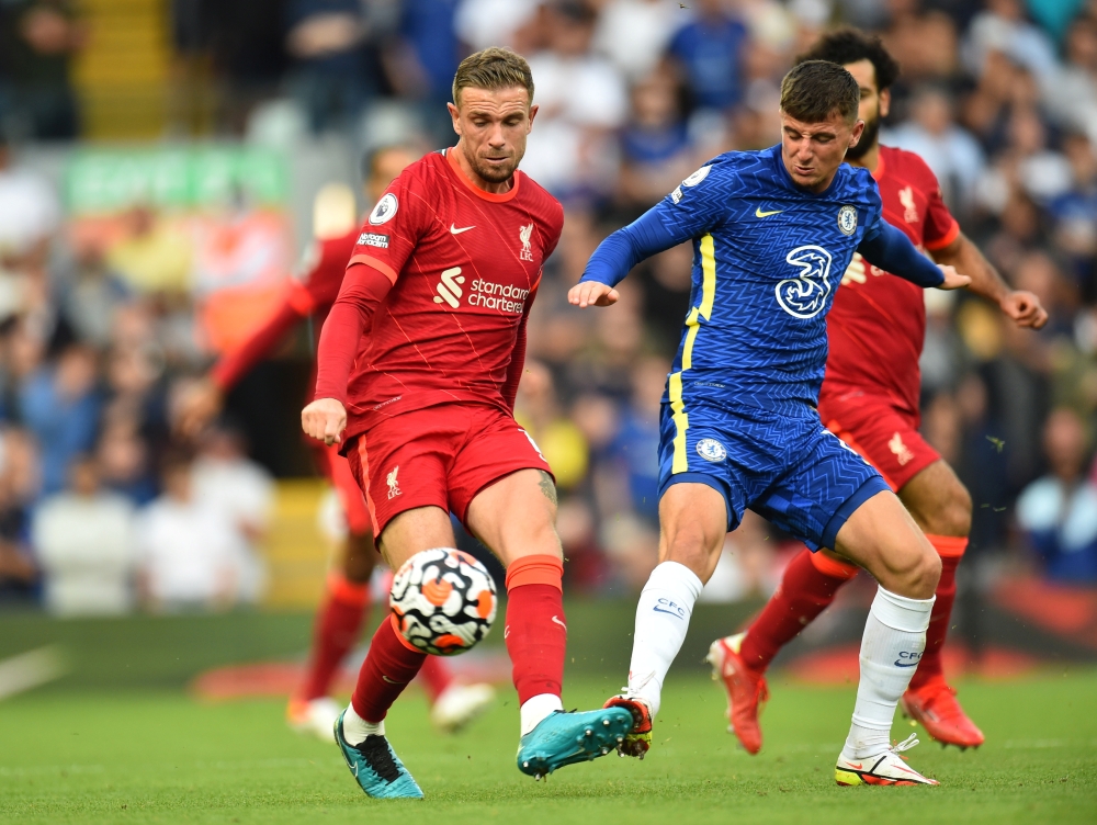 August 28, 2021 Liverpool's Jordan Henderson in action with Chelsea's Mason Mount REUTERS/Peter Powell