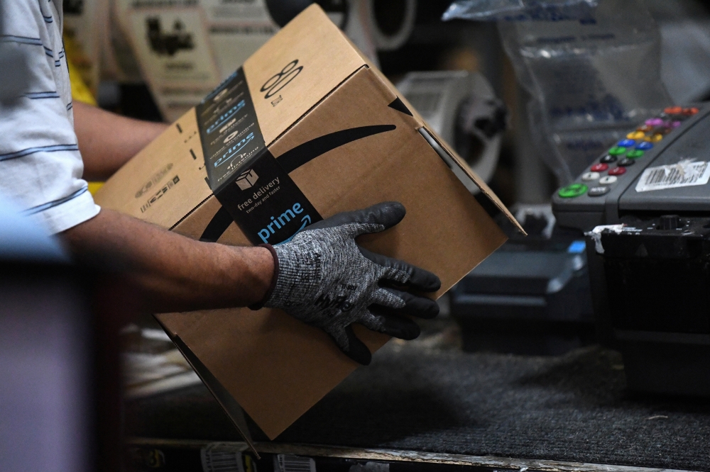 File photo: A worker assembles a box for delivery at the Amazon fulfillment center in Baltimore, Maryland, US, April 30, 2019. Reuters/Clodagh Kilcoyne/File Photo