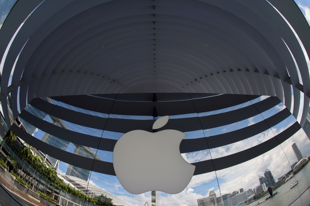 A logo of Apple is seen outside at the upcoming Apple Marina Bay Sands store in Singapore, September 8, 2020. REUTERS/Edgar Su/File Photo