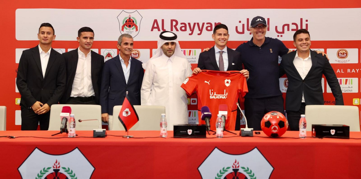 Al Rayyan President Sheikh Ali bin Saud Al Thani, new signing James Rodriguez and Al Rayyan coach Laurent Blanc along with other officials pose for a group photo after the press conference yesterday. 