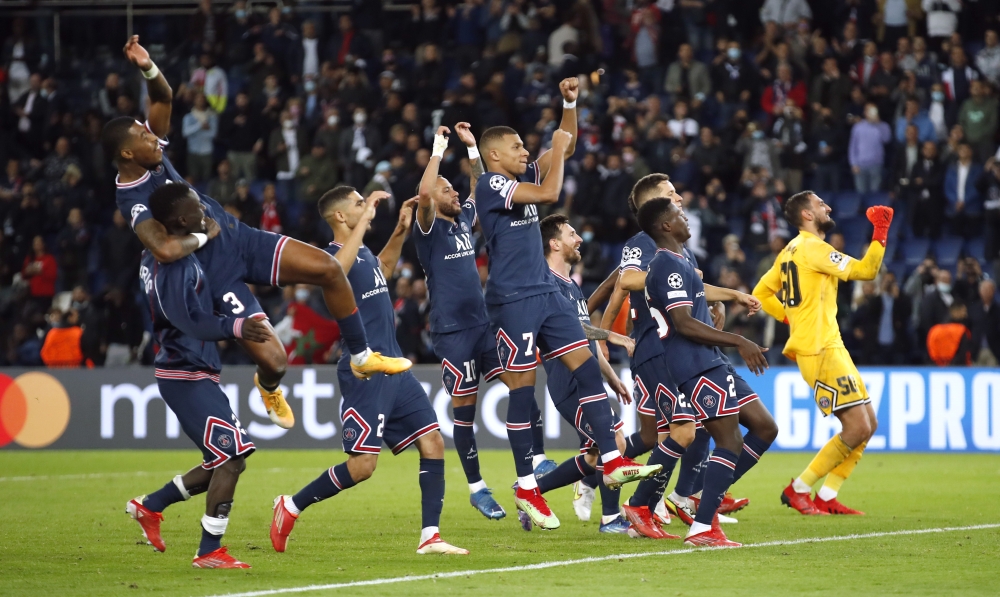 Paris St Germain's Kylian Mbappe with teammates celebrate after the match REUTERS/Gonzalo Fuentes
