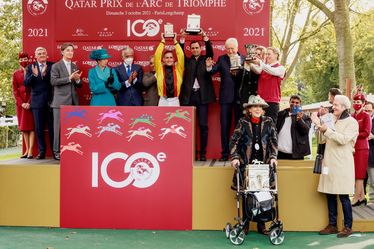 H E Sheikh Abdullah bin Khalifa Al Thani with the connection of Torquator Tasso in the presence of H R H Princess Anne after the Gestut Auenquelle-owned colt won the Qatar Prix De L’Arc De Triomphe Gr.1 at ParisLongchamp, yesterday. PIC: Zuzanna Lupa