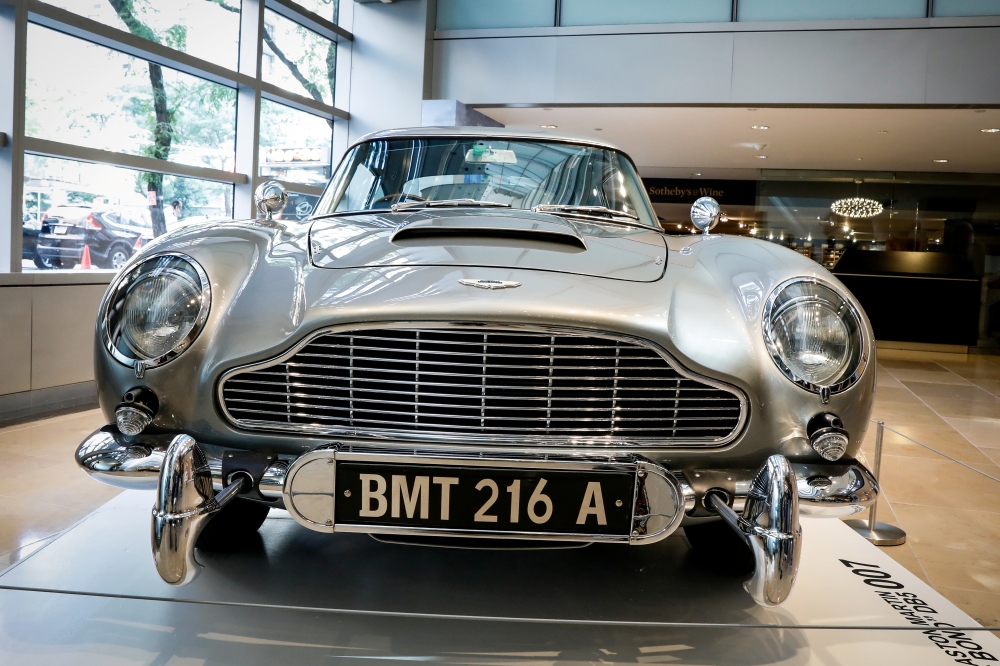 A James Bond 1965 Aston Martin DB5 coupe is displayed at Sotheby's auction house in New York, U.S., July 26, 2019. REUTERS/Brendan McDermid/File Photo