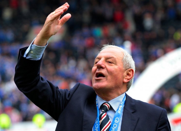 Rangers' manager Walter Smith waves to the fans after winning the Scottish Premier League after their soccer match against Kilmarnock in Scotland May 15, 2011. REUTERS/David Moir (BRITAIN - Tags: SPORT SOCCER)/File Photo
