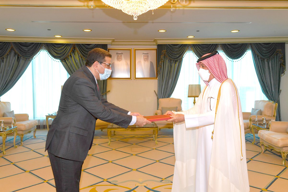 Minister of State for Foreign Affairs H E Sultan bin Saad Al Muraikhi receiving credentials of Ambassador of the Republic of Yemen H E Rajeh Hussain Farhan Badi.

