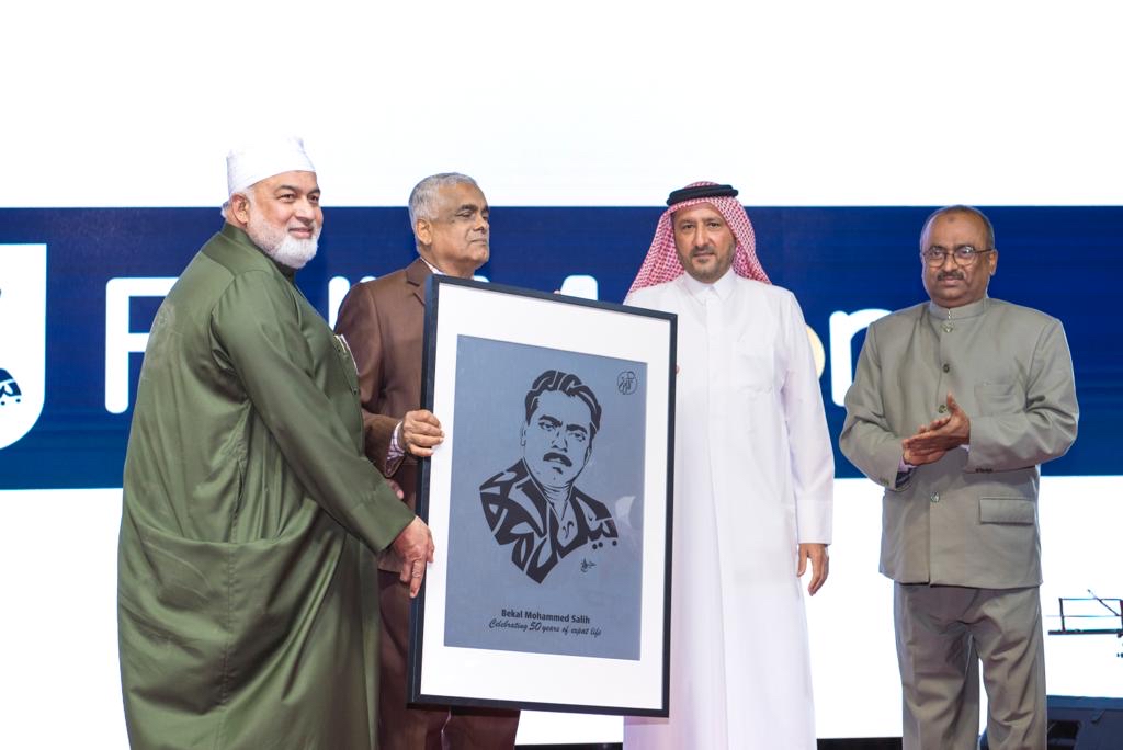 Prominent businessman and community leader, Bekal Mohammed Salih Haji (second left) during an honouring ceremony at Oasis Club.
