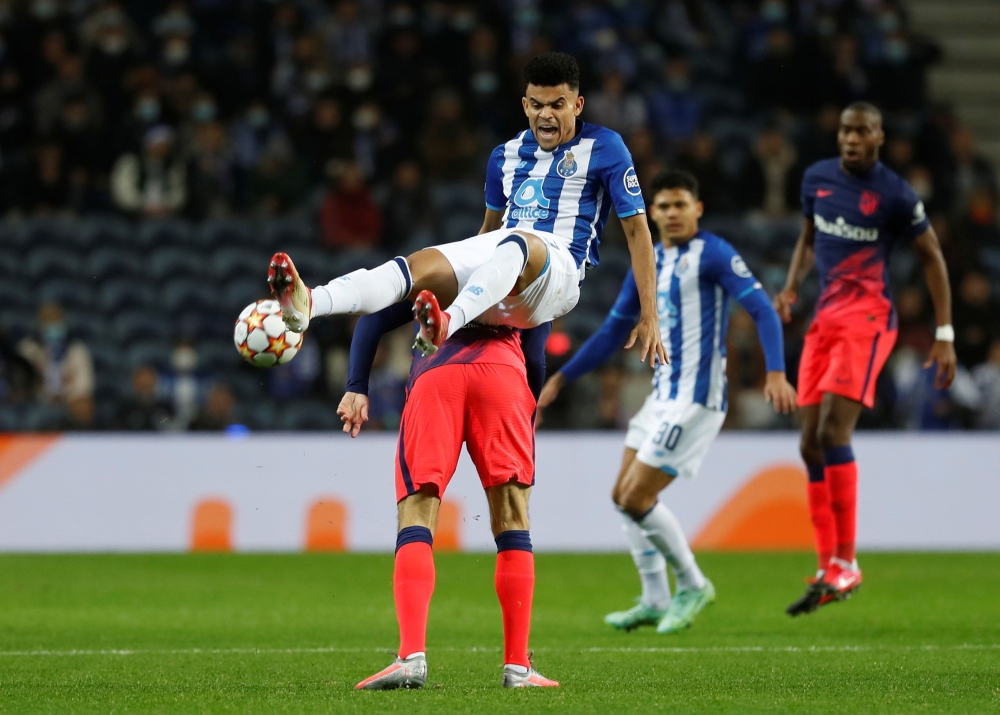 FC Porto's Luis Diaz in action with Atletico Madrid's Sime Vrsaljko REUTERS/Pedro Nunes