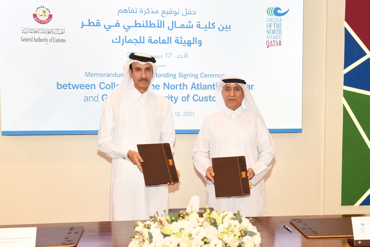 Chairman of General Authority of Customs (GAC), Ahmed bin Abdullah Al Jamal, and President of CNA-Q, Dr. Salem bin Nasser Al Naemi exchanging documents after singing the MoU.