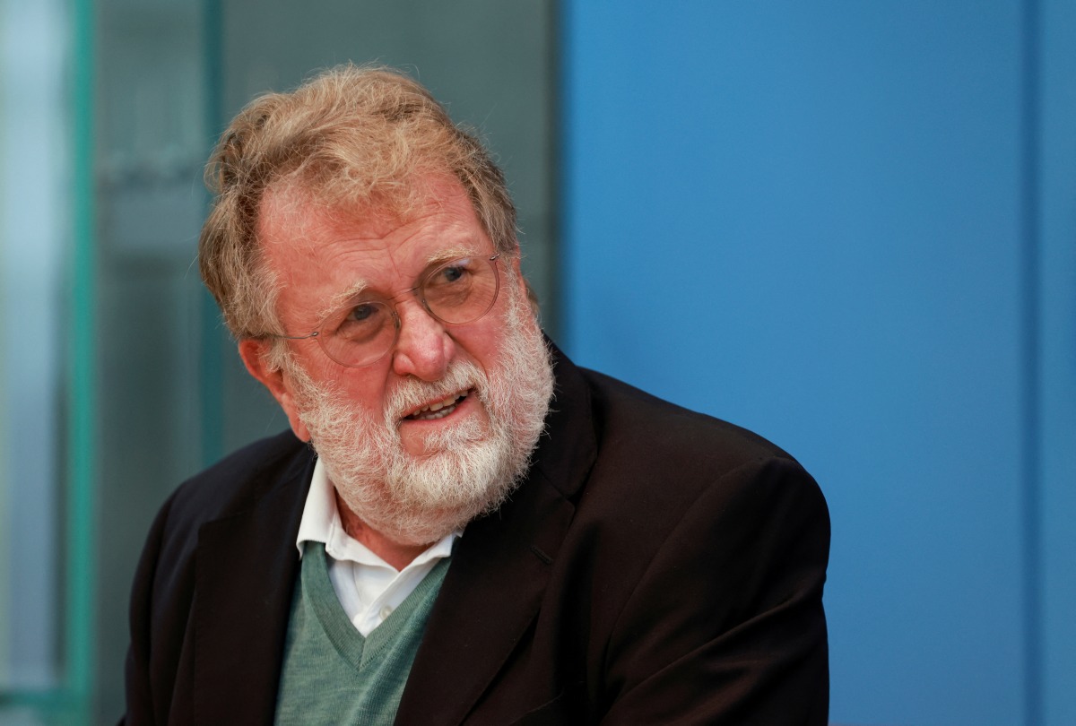 FILE PHOTO: Chairman of the Standing Vaccination Commission (STIKO) Thomas Mertens addresses a press conference on the situation of flu vaccines and the coronavirus disease (COVID-19) pandemic, in Berlin, Germany October 6, 2021. Odd Andersen/Pool via REUTERS/File Photo
